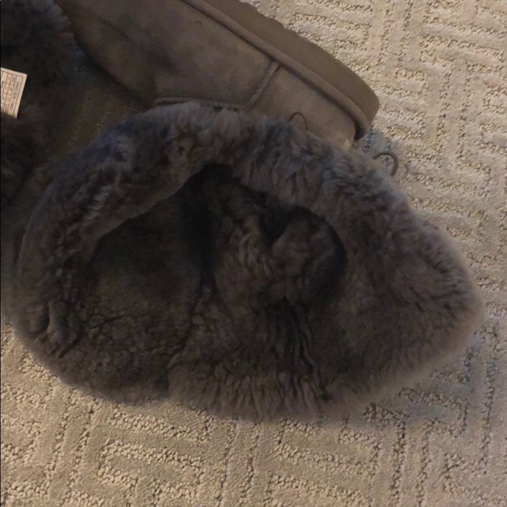 Ugg Size 6 Gray Suede Three Button Boot Shearling - image 5